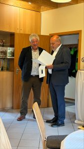 Ehrung von Willi Höfer mit der Ehrennadel des Landes Baden-Württemberg durch Bürgermeister Frank Volk